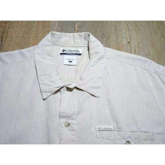 Columbia Outdoors Button Up Men's Size Medium Beige Short Sleeve Chest Pocket - Picture 3 of 4